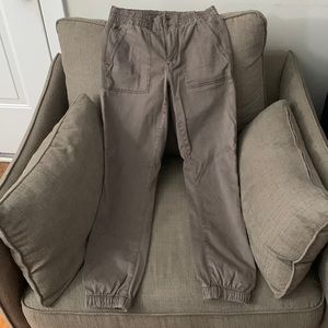 Women’s American eagle stretch cargo pant size 10